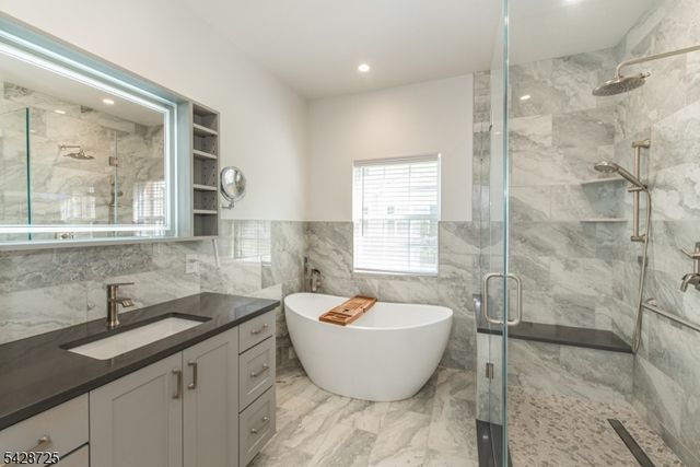 25 Allister Ct, Lincoln Park Boro, NJ 07035