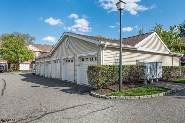 25 Allister Ct, Lincoln Park Boro, NJ 07035