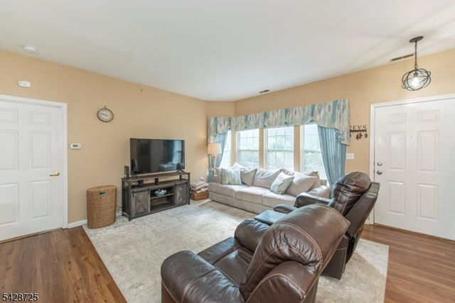 25 Allister Ct, Lincoln Park Boro, NJ 07035