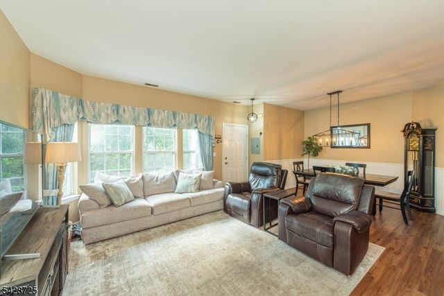 25 Allister Ct, Lincoln Park Boro, NJ 07035
