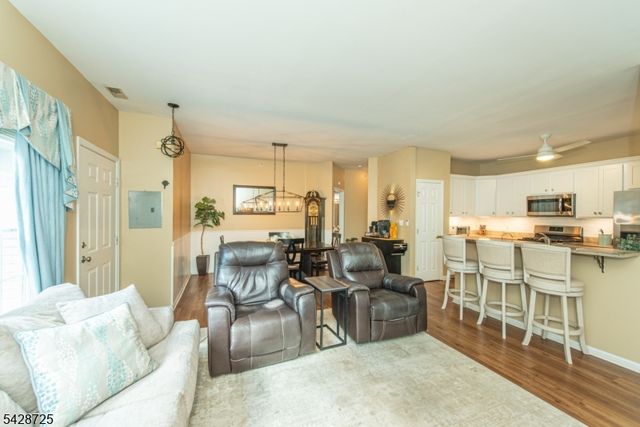 25 Allister Ct, Lincoln Park Boro, NJ 07035