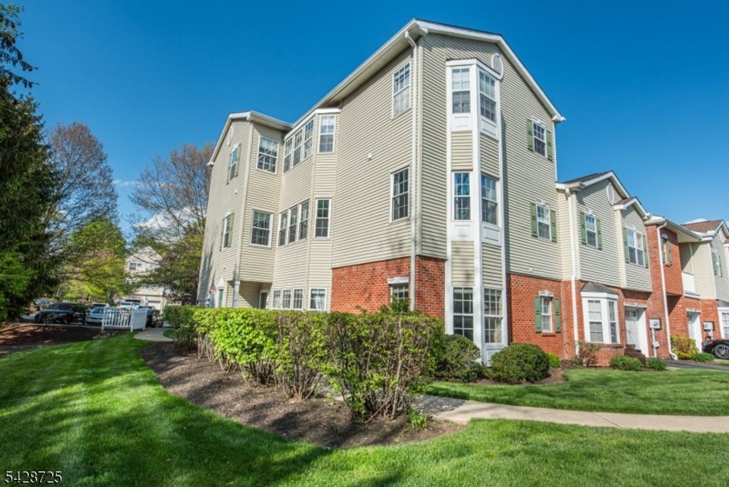 25 Allister Ct, Lincoln Park Boro, NJ 07035