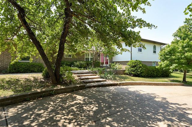 2400 Old Farm Road, Edmond, OK 73013