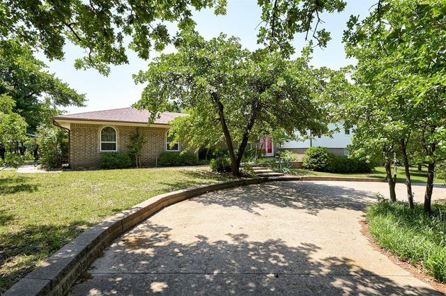 2400 Old Farm Road, Edmond, OK 73013