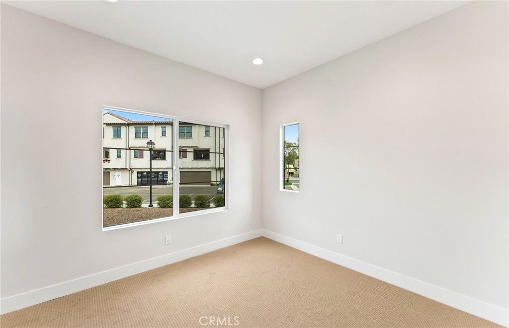 100 Pickwick Lane, Burbank, CA 91506 — photo 2