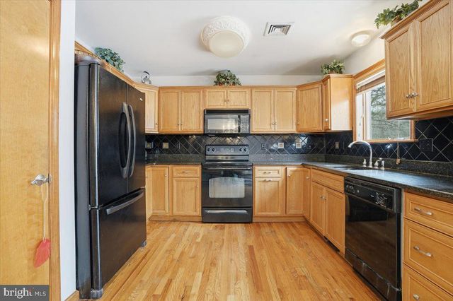 130 BRITTANY DR, Albrightsville, PA 18210