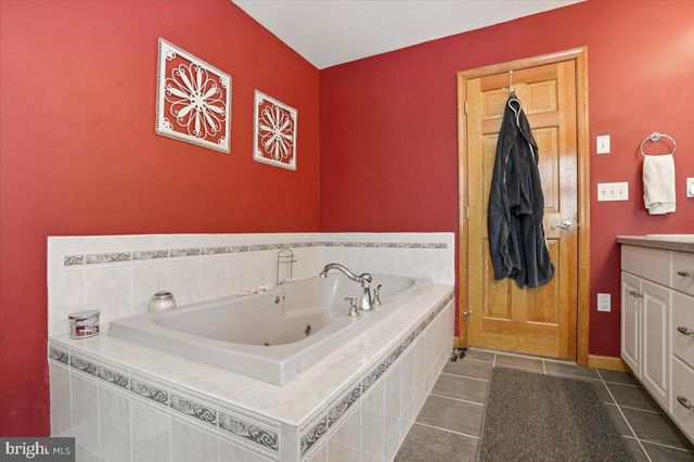 130 BRITTANY DR, Albrightsville, PA 18210