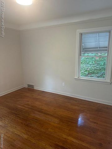 8282 Sussex Street, Detroit, MI 48228