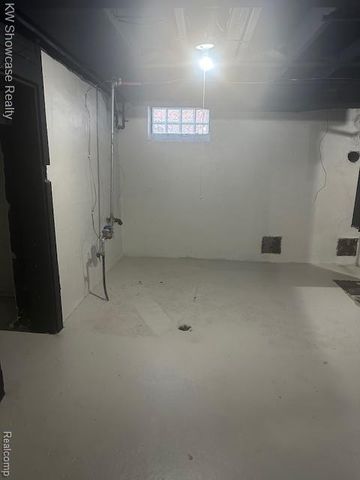 8282 Sussex Street, Detroit, MI 48228