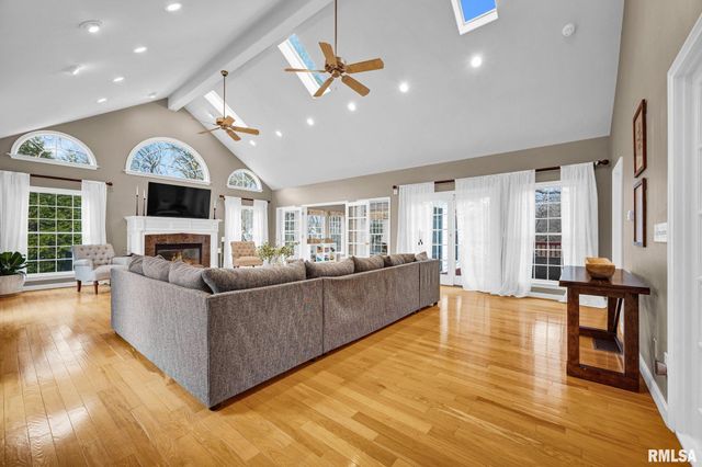 6526 N Saint Marys Road, Peoria, IL 61614