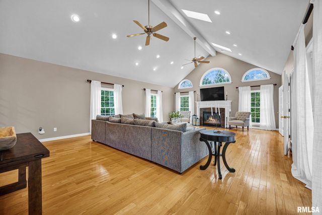 6526 N Saint Marys Road, Peoria, IL 61614