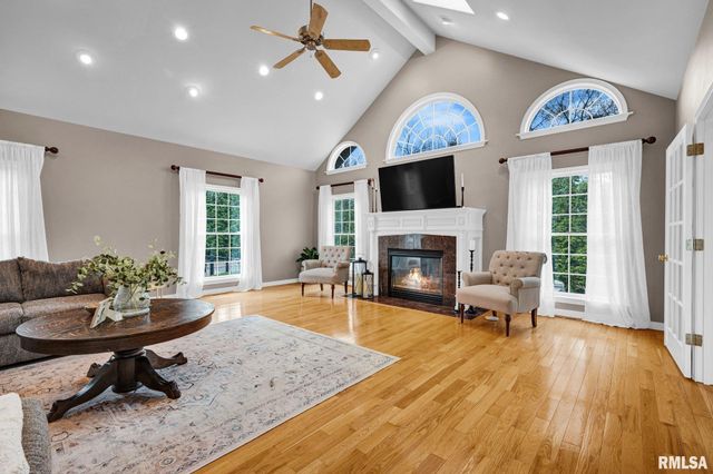 6526 N Saint Marys Road, Peoria, IL 61614