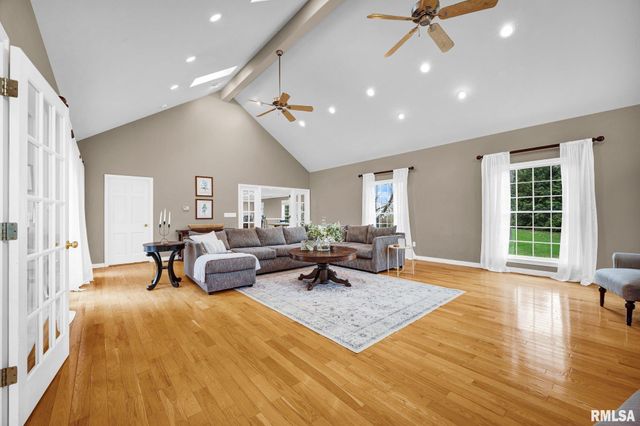 6526 N Saint Marys Road, Peoria, IL 61614