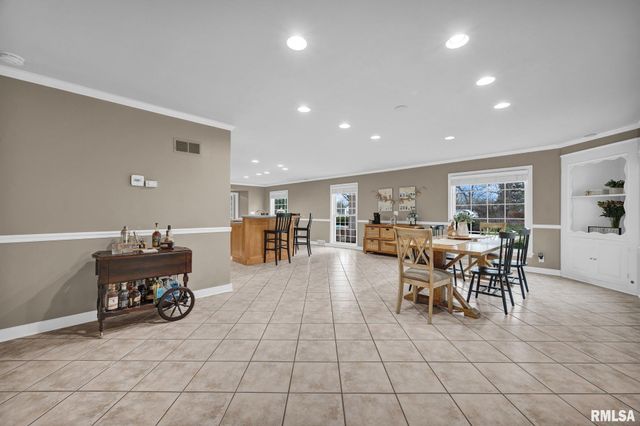 6526 N Saint Marys Road, Peoria, IL 61614