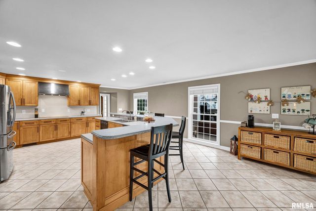 6526 N Saint Marys Road, Peoria, IL 61614