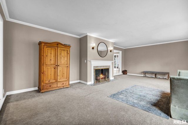 6526 N Saint Marys Road, Peoria, IL 61614