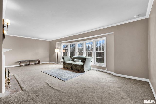 6526 N Saint Marys Road, Peoria, IL 61614