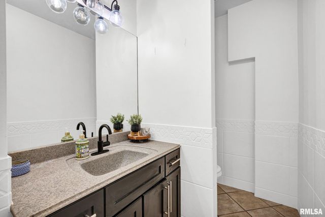 6526 N Saint Marys Road, Peoria, IL 61614