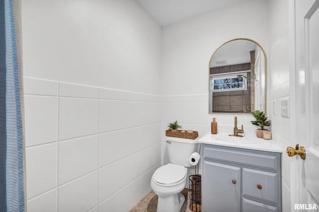 6526 N Saint Marys Road, Peoria, IL 61614