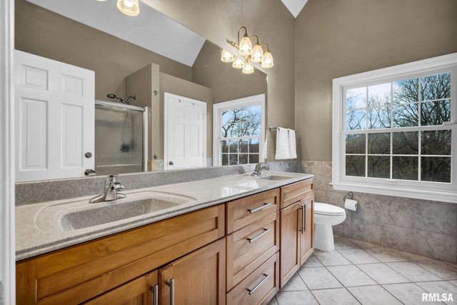 6526 N Saint Marys Road, Peoria, IL 61614