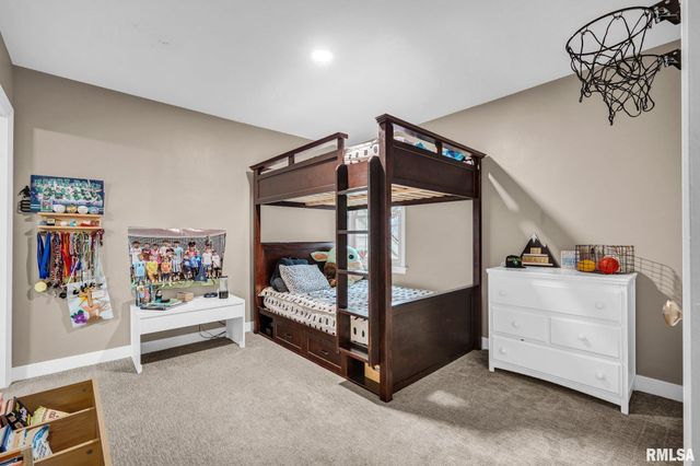 6526 N Saint Marys Road, Peoria, IL 61614