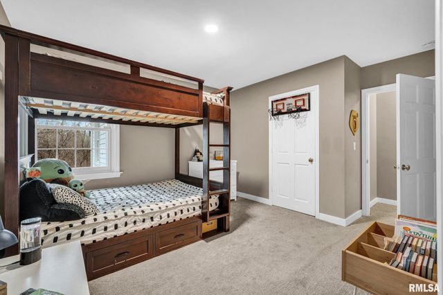 6526 N Saint Marys Road, Peoria, IL 61614