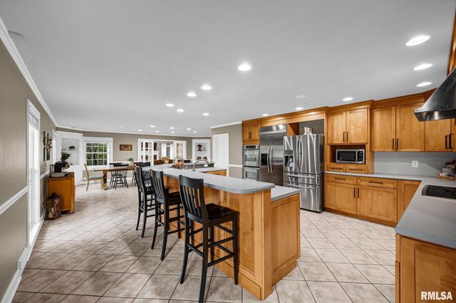 6526 N Saint Marys Road, Peoria, IL 61614