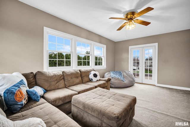 6526 N Saint Marys Road, Peoria, IL 61614