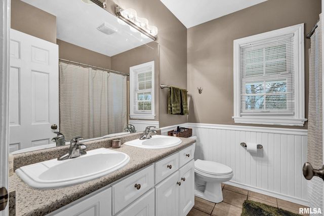 6526 N Saint Marys Road, Peoria, IL 61614