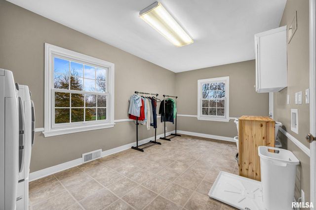 6526 N Saint Marys Road, Peoria, IL 61614