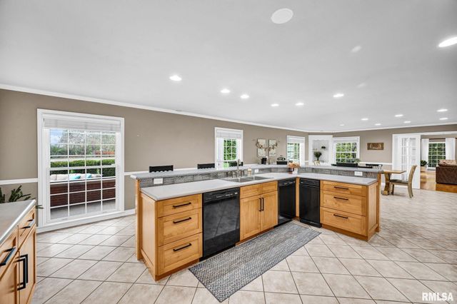 6526 N Saint Marys Road, Peoria, IL 61614