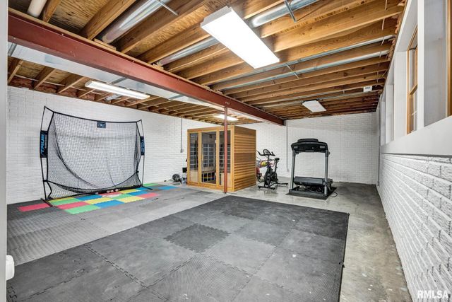 6526 N Saint Marys Road, Peoria, IL 61614