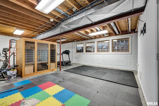 6526 N Saint Marys Road, Peoria, IL 61614