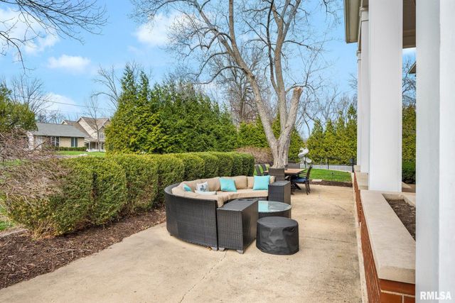 6526 N Saint Marys Road, Peoria, IL 61614