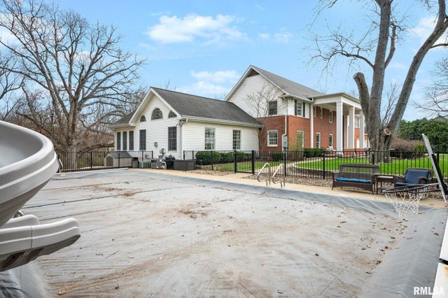 6526 N Saint Marys Road, Peoria, IL 61614