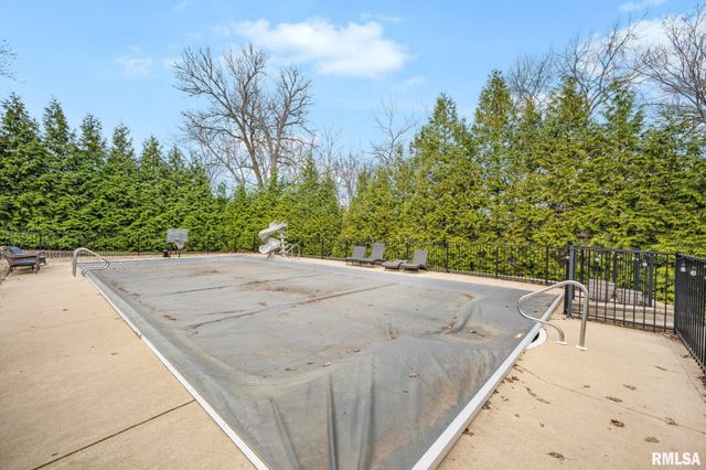 6526 N Saint Marys Road, Peoria, IL 61614