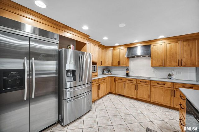 6526 N Saint Marys Road, Peoria, IL 61614