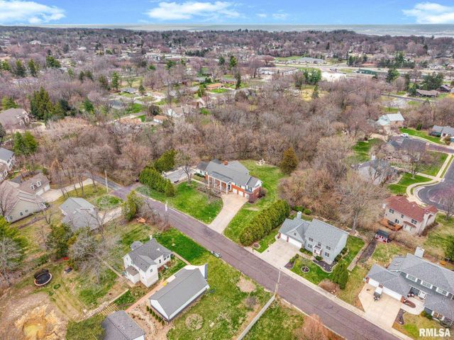 6526 N Saint Marys Road, Peoria, IL 61614