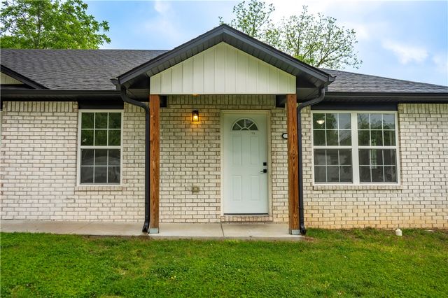 517 N Oak Hill Street, Siloam Springs, AR 72761