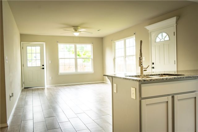 517 N Oak Hill Street, Siloam Springs, AR 72761