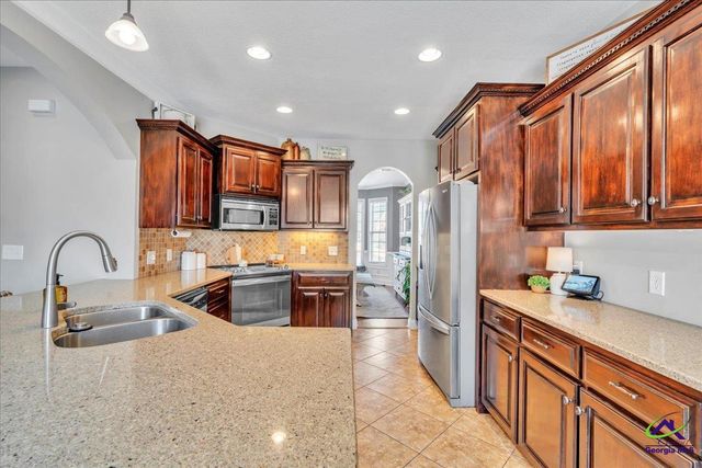 200 Yale Circle, Bonaire, GA 31005