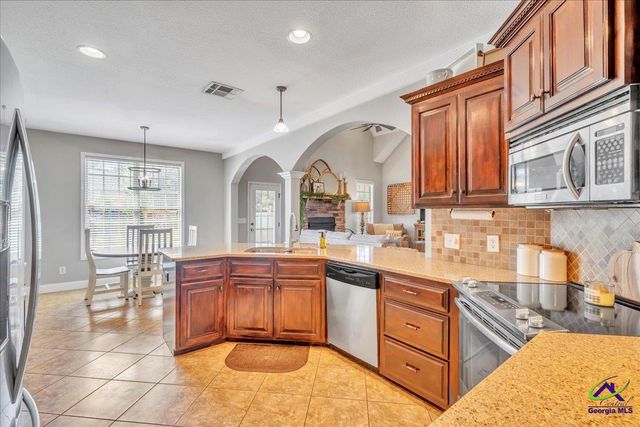 200 Yale Circle, Bonaire, GA 31005