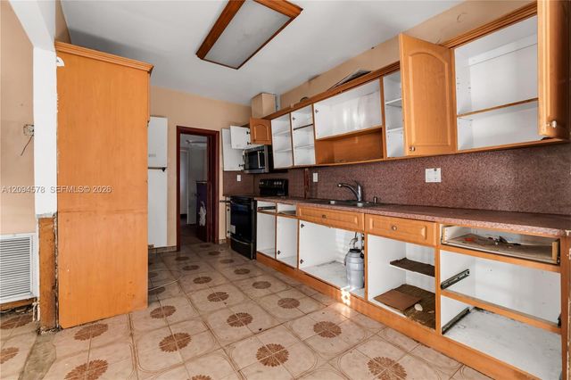 4730 W 8th Avenue, Hialeah, FL 33012
