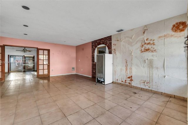 4730 W 8th Avenue, Hialeah, FL 33012