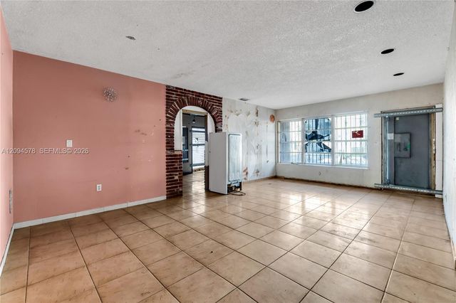 4730 W 8th Avenue, Hialeah, FL 33012