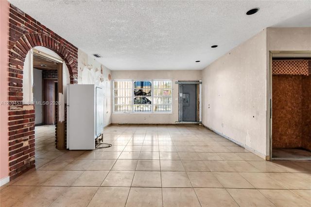 4730 W 8th Avenue, Hialeah, FL 33012