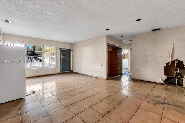 4730 W 8th Avenue, Hialeah, FL 33012