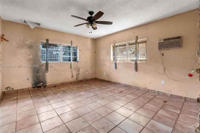 4730 W 8th Avenue, Hialeah, FL 33012