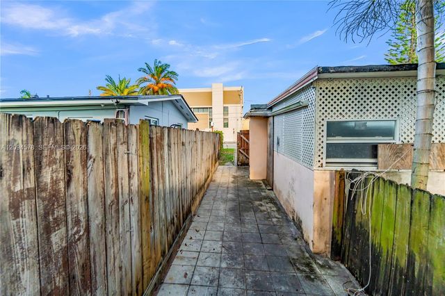 4730 W 8th Avenue, Hialeah, FL 33012