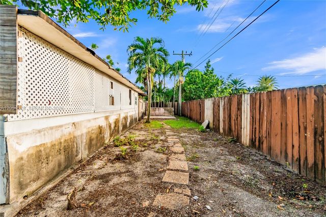 4730 W 8th Avenue, Hialeah, FL 33012